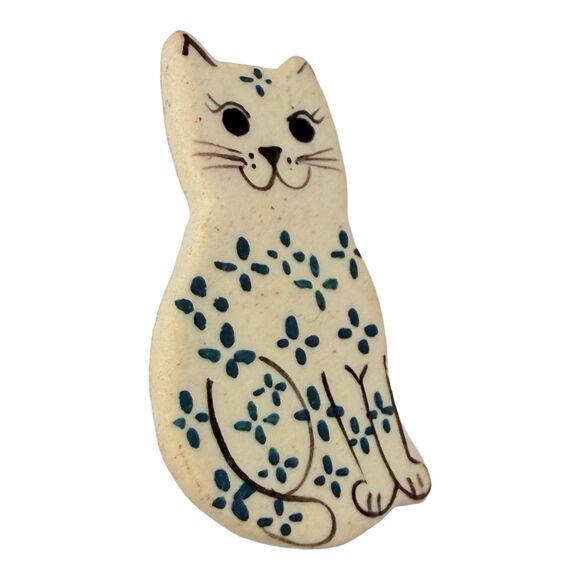 Blue & White Cat Brooch Pin 1 3/8" Signed THW Cute Kitty Kitten - Picture 3 of 13